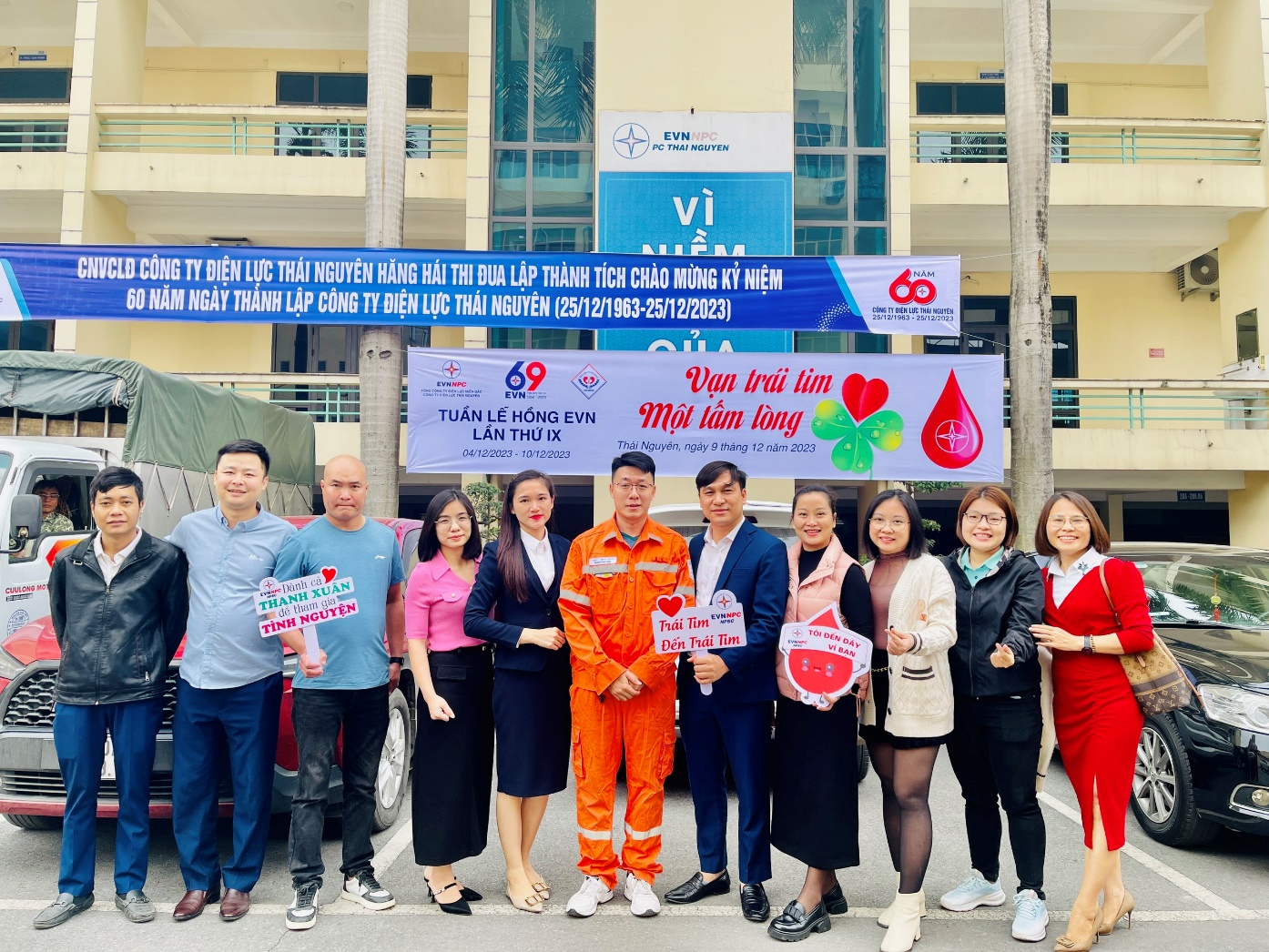Xí nghiệp Dịch vụ Điện lực Thái Nguyên lan tỏa yêu thương trong “Tuần lễ hồng” EVN 2023.